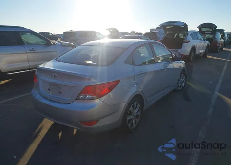 2013 Hyundai Accent Gls z USA, uszkodzony, nr VIN KMHCU4AE0DU453158